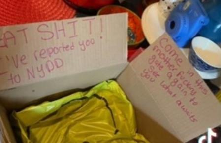 La caja con el mensaje amenazante y el 'regalo' inesperado
