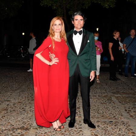 Olivia de Borbón con su marido, el empresario Julián Porras. Ella recibiría un premio póstumo en nombre de su madre, entregado por María Jiménez, su madrina.