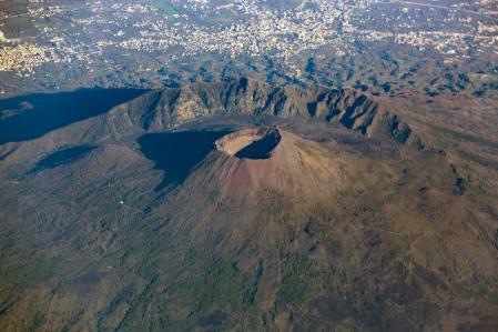 Imagen aérea del cono del Vesubio en la actualidad