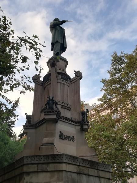 Monumento a Josep Anselm Clavé ubicado en el Passeig de Sant Joan.