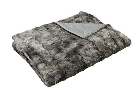 Manta de piel sintética.