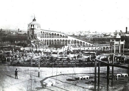 Perspectiva de los Campos Eliseos de Barcelona, con la montaña rusa.