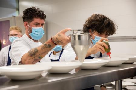 Paulo Airaudo, el primer cocinero no nacido en Euskadi que consigue una estrella Michelin en Euskadi, prepara la cena de homenaje a Colagreco en el Culinary