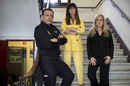 Beatriz Sánchez, the prosecuting attorney who succeeded in sending Ioan Clamparu, the ‘capo’ of the biggest prostitution trafficking ring in Europe, to prison for 30 yearsRocío Mora, former director of the NGO Apramp. “There are women who are taken straight from the airport to Calle Montera in Madrid [famous for prostitution] and don’t even know what city they’re in” Apramp sends teams of women who have survived trafficking ordeals onto the streets to seek out victims to help. In 2016, they rescued 1,259 women who were then placed in rehabilitation programs One of the main NGOs involved in the rescue and rehabilitation of victims. José Nieto, is the chief inspector of the Center of Intelligence and Risk Analysis (CIAR) with Spain’s National Police. He has investigated sexual exploitation of women and organized crime related to prostitution for more than 19 years. Lately, he has noticed something has changed.