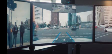 Una pantalla gigante de 360 grados que reproduce la visión desde el interior del coche permite teledirigir el vehículo desde un centro de control&nbsp;