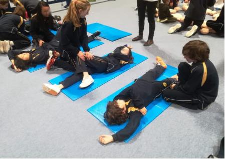 El objetivo del programa Aprendiendo Juntos a Salvar Vidas, es que todos sepamos cómo actuar cuando nos enfrentamos a una situación de emergencia