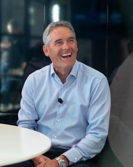 Russel Coutts ha impulsado SailGP junto a Larry Ellison, dueño de Oracle y uno de los hombres más ricos del mundo