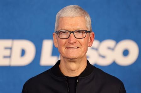 Tim Cook no entiende que se use la tecnología de Apple para estar continuamente en redes sociales