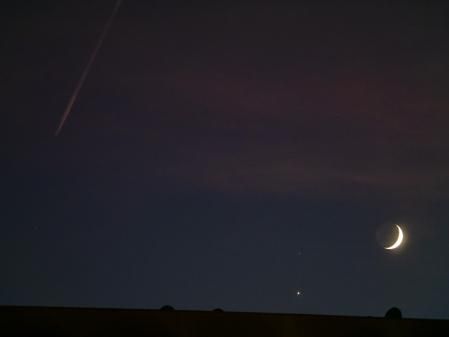 Luna, Venus y Antares.