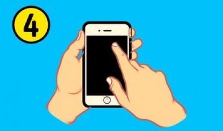 Sujetas con una mano y utilizas el índice de la otra para funcionar.