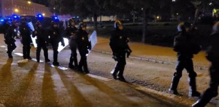 Agentes de Policía Nacional intervienen en un botellón en el Parque del Oeste de Madrid