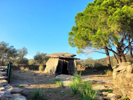 El dolmen de la Creu d'en Cobertella, en Roses.