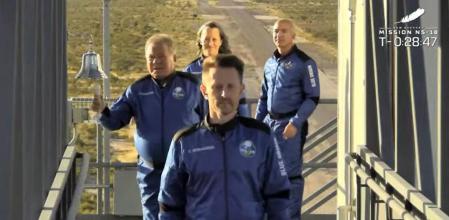 La tripulación antes de subir a la nave