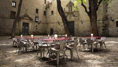 La Plaça de Sant Felip Neri es uno de los enclaves más bonitos e históricos de toda Barcelona