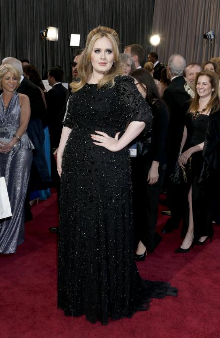 Adele en la alfombra roja de los premios Oscar en 2013
