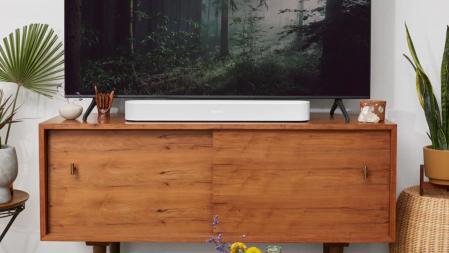 La barra de sonido Sonos Beam 2 es capaz de reproducir audio alta resolución y sonido envolvente Dolby Atmos.