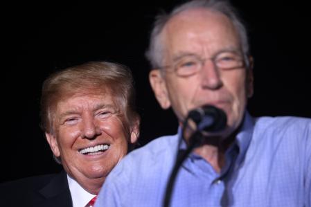 Trump con el senador Grassley en el mitin de hace una semana en Iowa