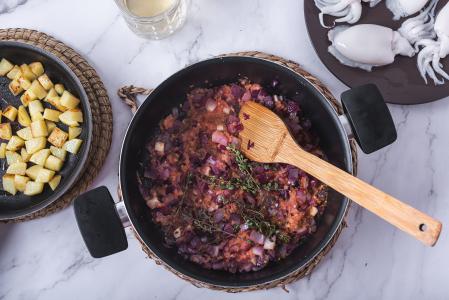 Sepia guisada al vino