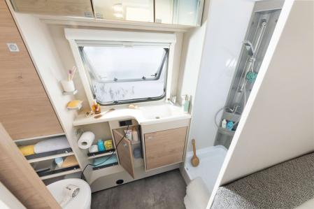 Baño de la caravana Dethleffs Nomad 490