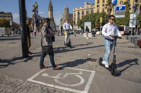 Camino de la Barceloneta, junto al Moll de la Fusta