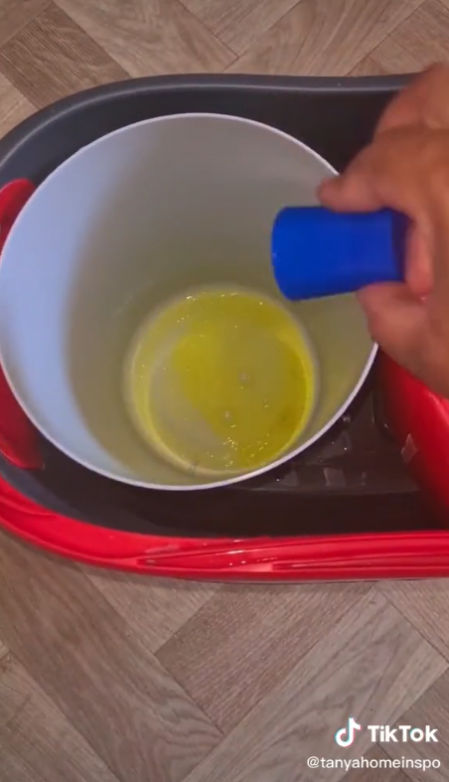 Para llevarlo a cabo solo necesitamos un cubo más de lo habitual