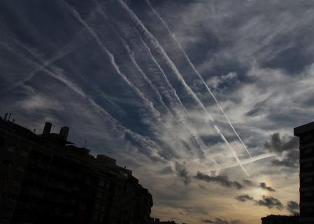 lineas de condensación sobre Barcelona