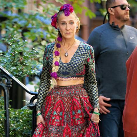 Carrie Bradshaw (Sarah Jessica Parker) con su estilismo de inspiración hindú