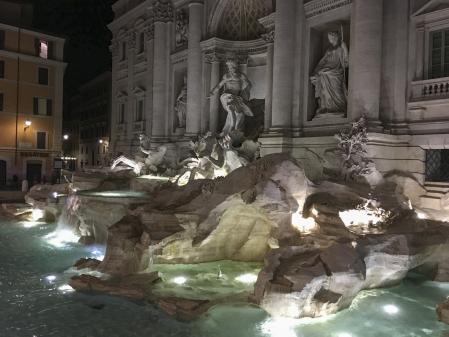 Fotografía nocturna captada con un teléfono en modo HDR para lograr un buen equilibrio entre sombras y luces.