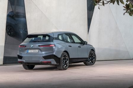 La parte posterior estrena nuevo diseño, con unos pilotos traseros de trazo fino y horizontal&nbsp;