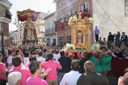 Fiesta religiosa en Pilas