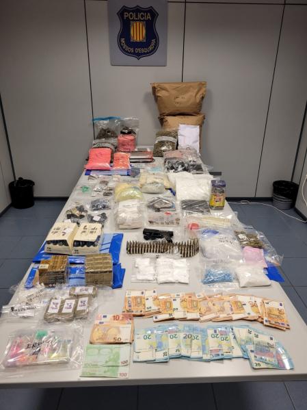 Droga decomisada en una nave de la calle Progrés de Badalona