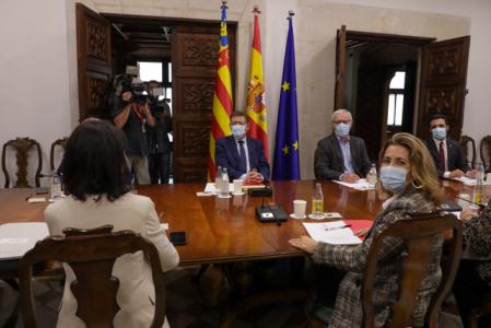 En la reiunión celebrada ayer también participaron los alcaldes de València y Sagunt, el conseller Arcadi España o el Alto comisionado para el corredor mediterráneo