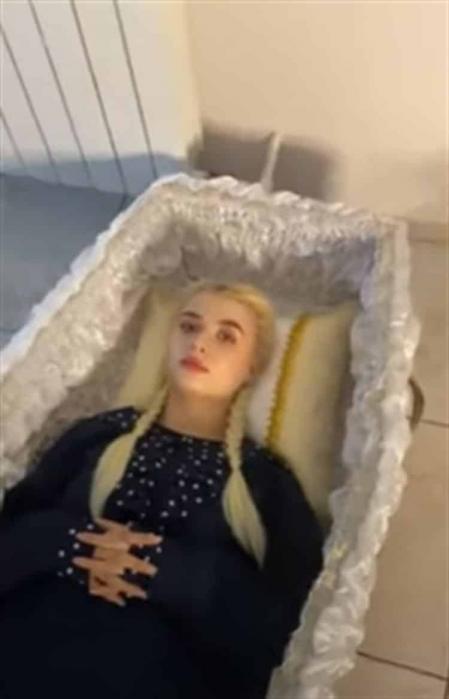 El ataúd hace que el cliente se dé cuenta de la fragilidad de la vida