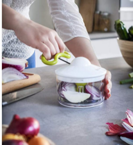 Picadora manual de alimentos.