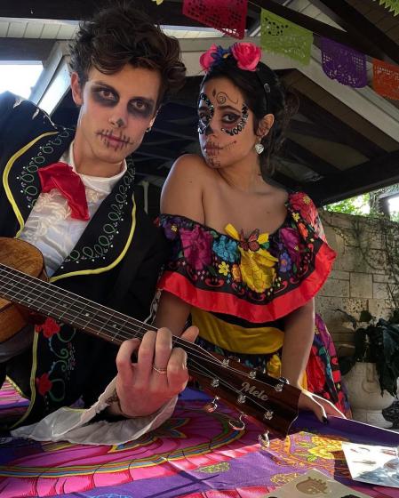Shawn Mendes y Camila Cabello al más puro estilo mexicano