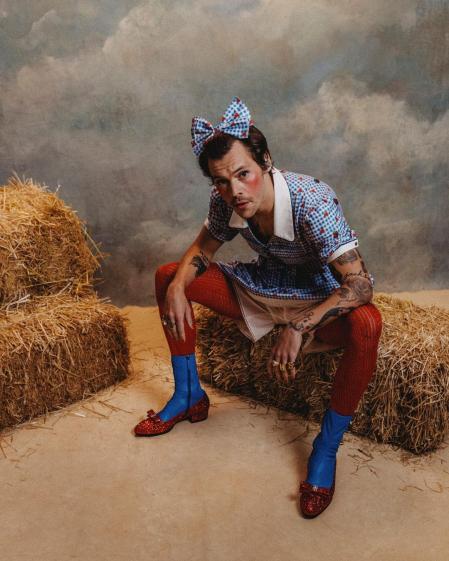 El cantante Harry Styles se ha vestido como Dorothy de El mago de Oz