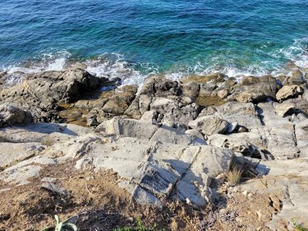 Roquedal costero de granodiorita de Roses.