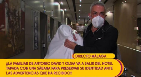 Kiko Hernández en el momento en el que abandonó el hotel