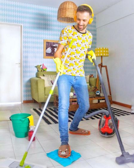 Amo de casa se ha convertido en un referente para muchos hombres que hoy en día se dedican a las tareas del hogar.