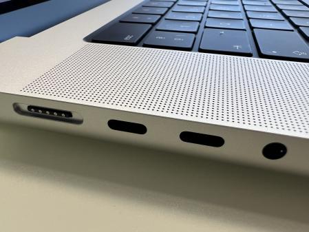 El añorado conector magnético MagSafe vuelve a los MacBook Pro