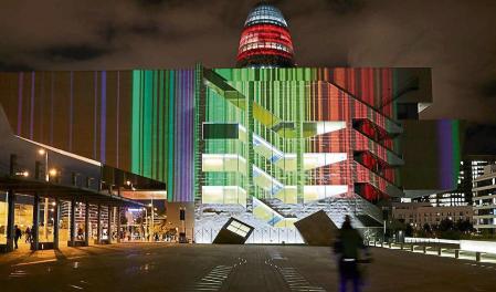 BARCELONA, 04/11/2021.- El Festival Llum BCN efectúa un ensayo en las instalaciones que participarán en este evento durante el próximo fin de semana. EFE/Alejandro García