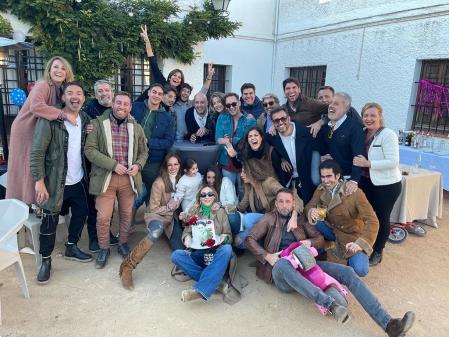 Eva González se rodeó de familiares y amigos, como María José Suárez y su nueva pareja, Álvaro Muñoz Escassi.