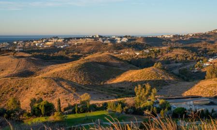 Amanecer en Mijas, con África y Gibraltar al fondo.