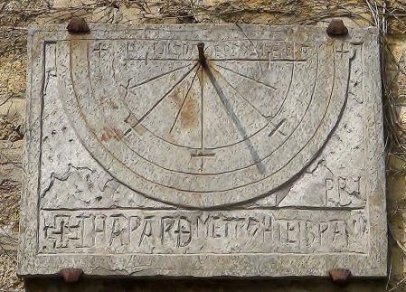 Los relojes de misa han sido en la Edad Media los indicadores de las horas canónicas.