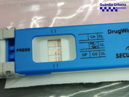 Test de drogas positivo realizado a un conductor por la Guardia Urbana de Barcelona