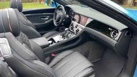 Los acabados, como en todos los productos Bentley, son sublimes.