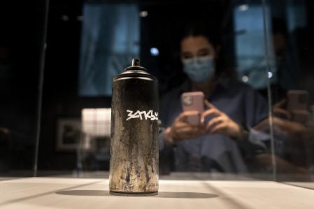 Un bote de spray firmado por el artista y luego vendido por miles de euros