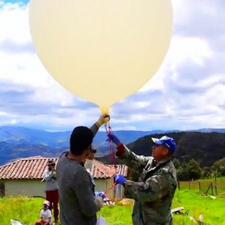 “Adecuamos la sonda, pegamos con cinta los dispositivos electrónicos y nos pusimos a inflar el globo”