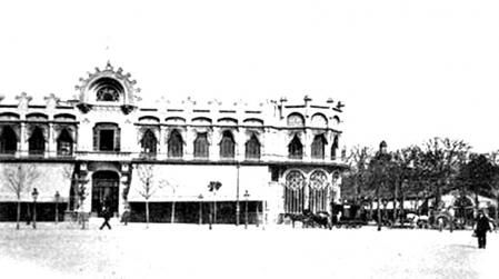 Antiguo Café Colón; a la derecha al fondo el Café Novedades.