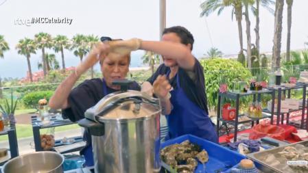 Belén López impidió que Verónica Forqué abriese una olla express y provocase un accidente en 'MasterChef Celebrity'